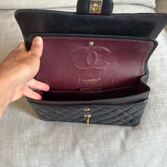 Chanel Black Quilted Shoulder Bag with Gold Chain - Picture 6 of 7